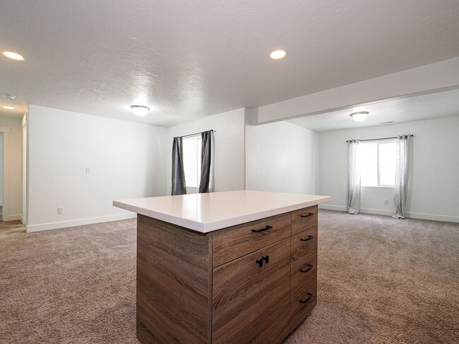 Building Photo - Basement Apartment in Eagle Mountain