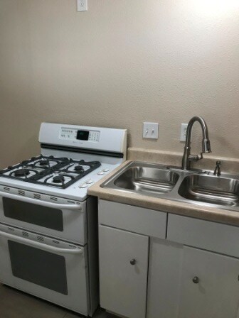 Building Photo - 1055 Tishlini Ln