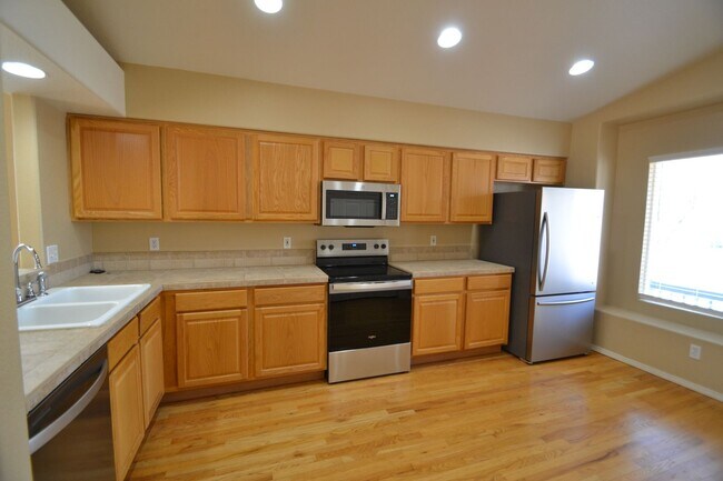 Building Photo - 3885 Cherry Plum Dr