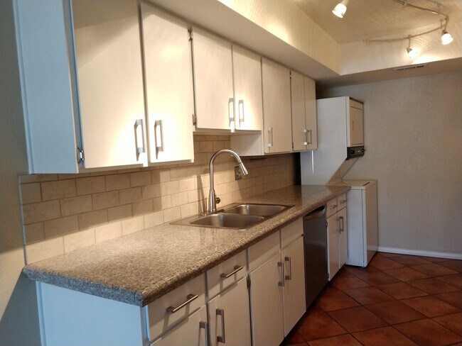 Building Photo - 207 S 600 E