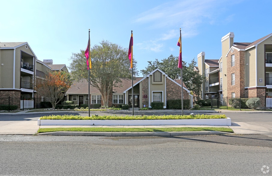 Primary Photo - Contour Place