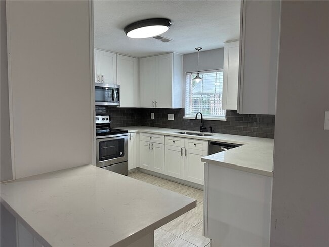 Building Photo - 11610 Cypresswood Dr