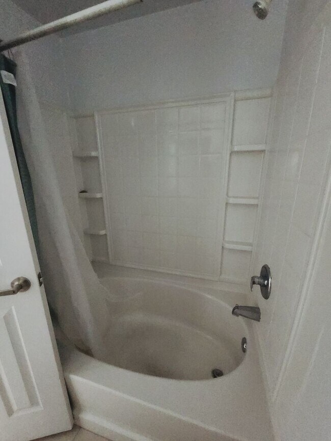 Building Photo - Lovely Parkside Townhome!