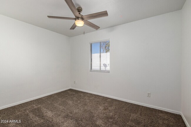 Building Photo - 4718 W Orangewood Ave