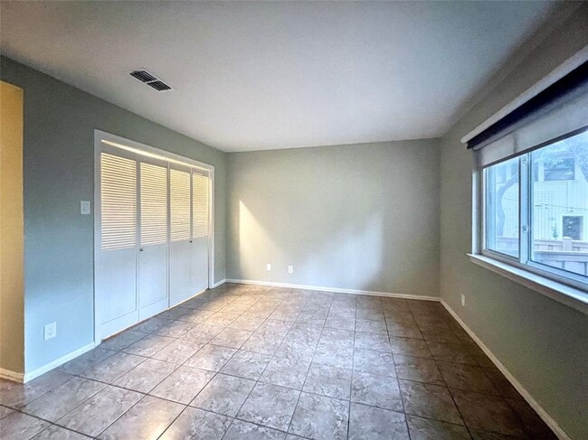 Building Photo - 8305 Greenslope Dr