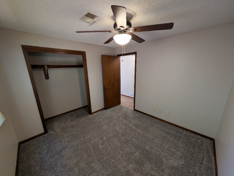 Building Photo - 4207 S 52nd St