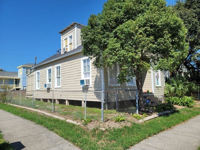 Building Photo - 826 Broadway Avenue J