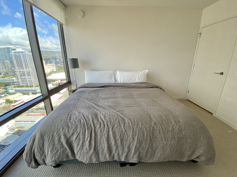 Bedroom - 1001 Queen St