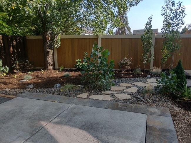 Building Photo - Freshly updated 4 bedroom 2.5 bath, two st...