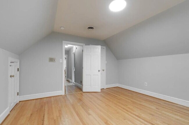 Building Photo - 5001 Southmoor Rd