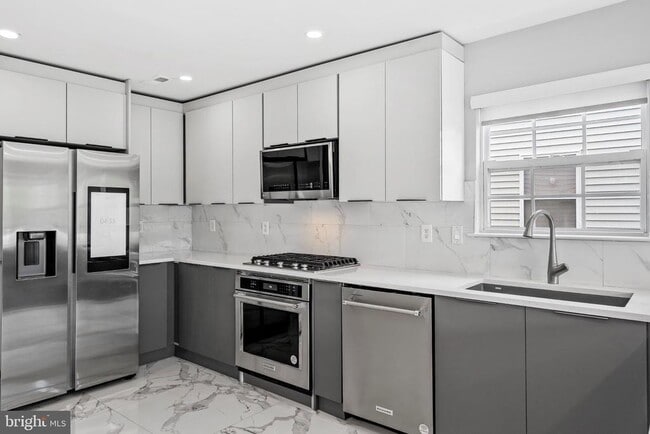 Building Photo - 98 Canal View Dr
