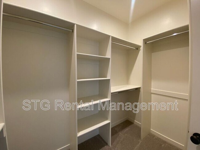 Building Photo - 767 W Scarlet Hill Dr