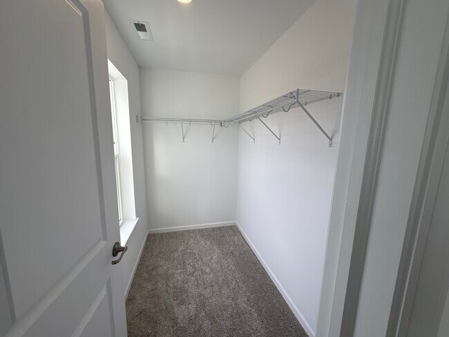 Building Photo - 25636 W Yorkshire Dr