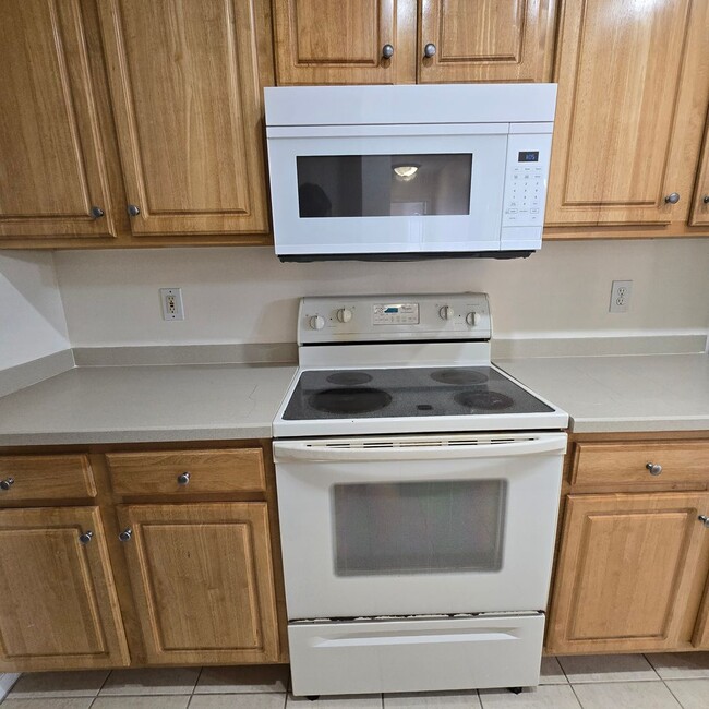Building Photo - 1 Bedroom Condo for RENT