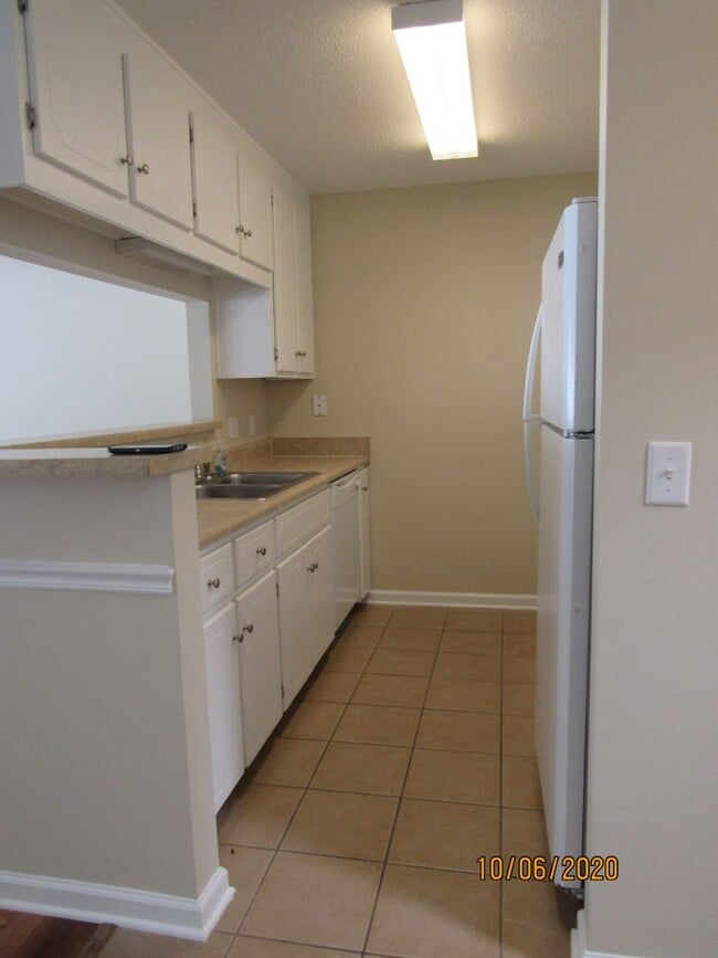 Building Photo - 207 Winthrope Ln