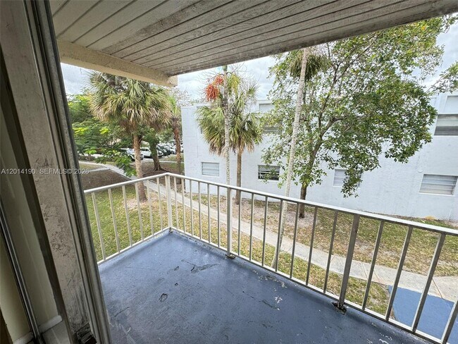Building Photo - 415 Executive Center Dr