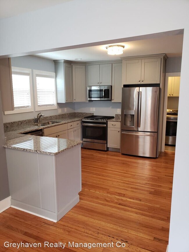 Building Photo - 2 br, 2 bath House - 2513 E 5th Street