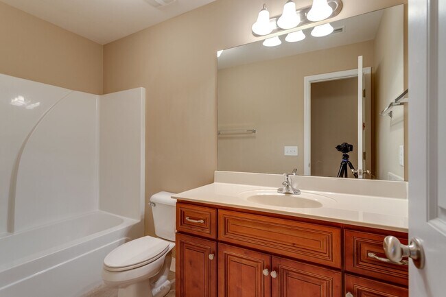 Building Photo - 4-Bed/3-Bath with Bonus Rm. in Spring Hill!