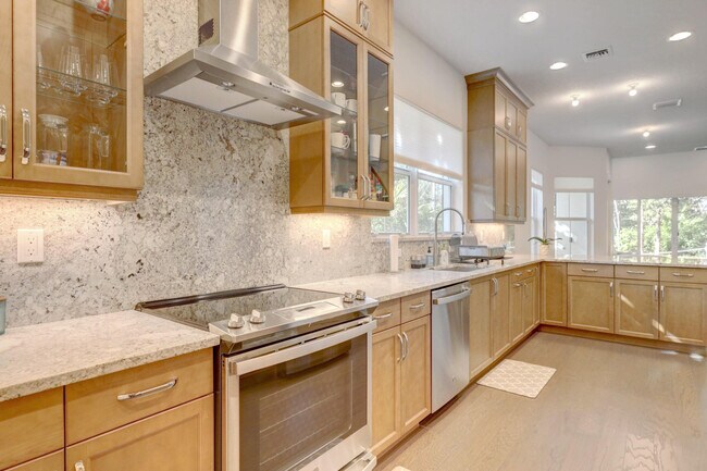 Primary Photo - 11401 Pointe Midtown Dr
