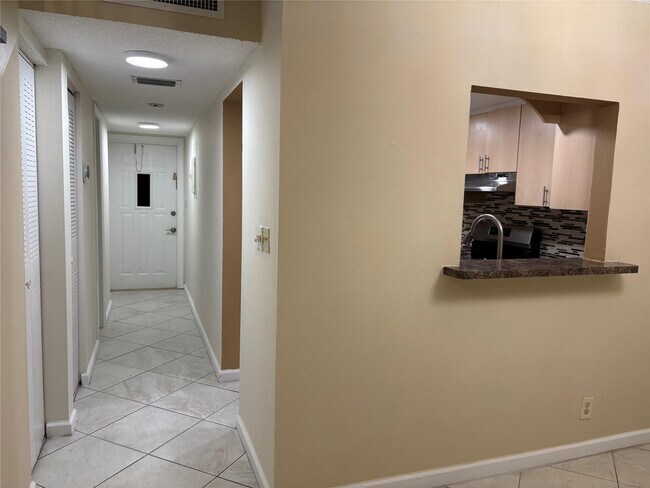 Building Photo - 2831 Pierce St