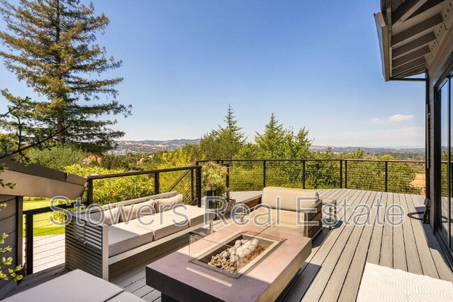 Building Photo - 357 La Casa Via