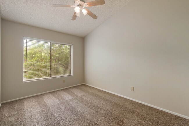 Building Photo - 4114 E UNION HILLS Dr