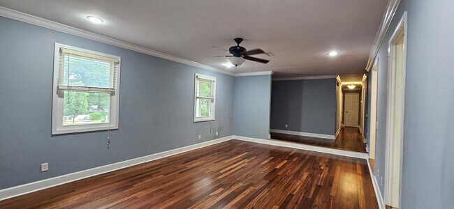 Building Photo - 1117 Appian Way