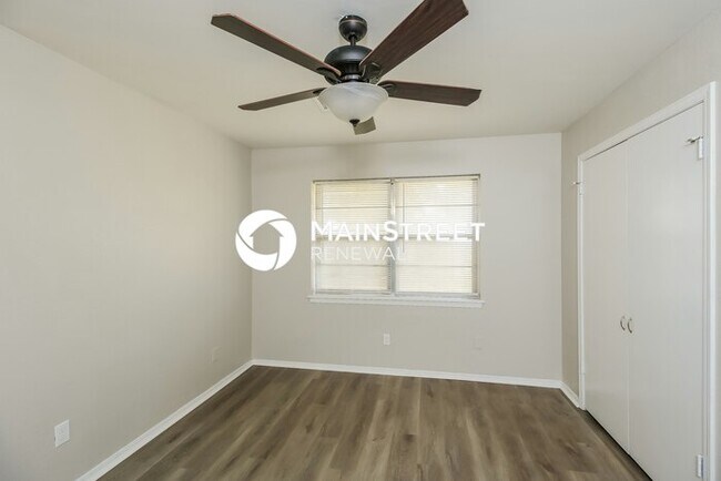 Building Photo - 3 Bedroom Pet-Friendly Home in YUKON, OK with Main Street Renewal