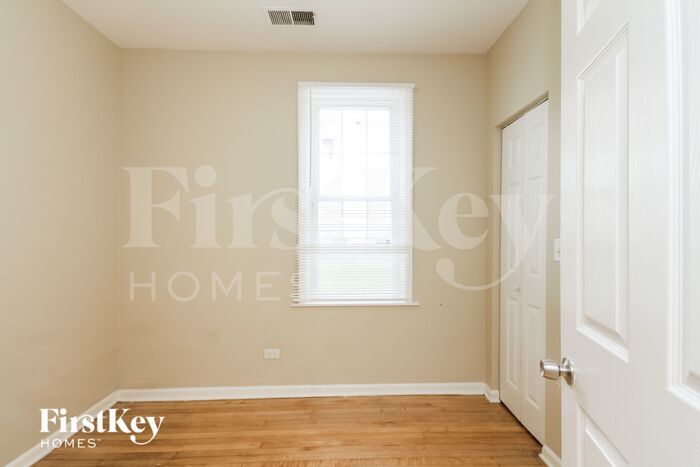 Building Photo - 2738 Ridgeland Ave