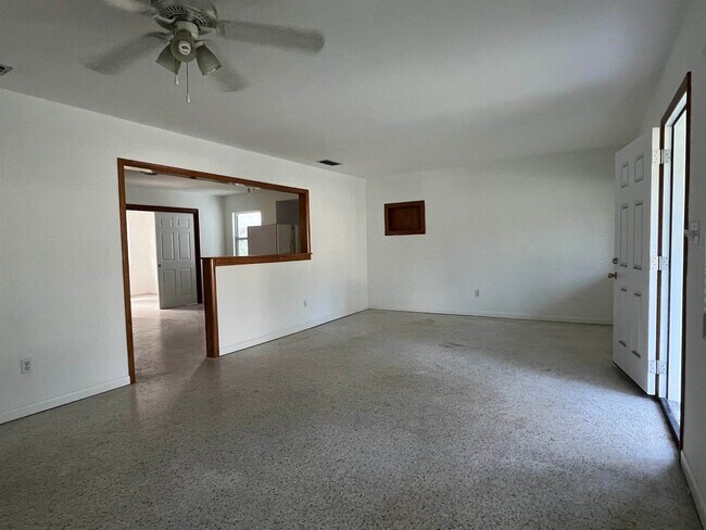 Building Photo - 58 Riberia St
