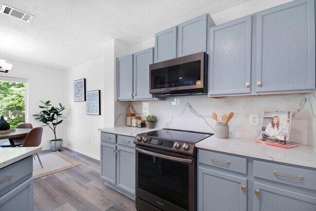 Building Photo - 2203 Lexfield Ln