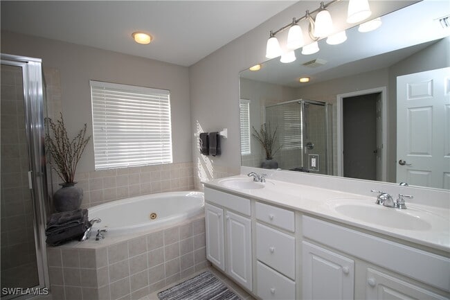 Building Photo - 9802 Foxhall Way