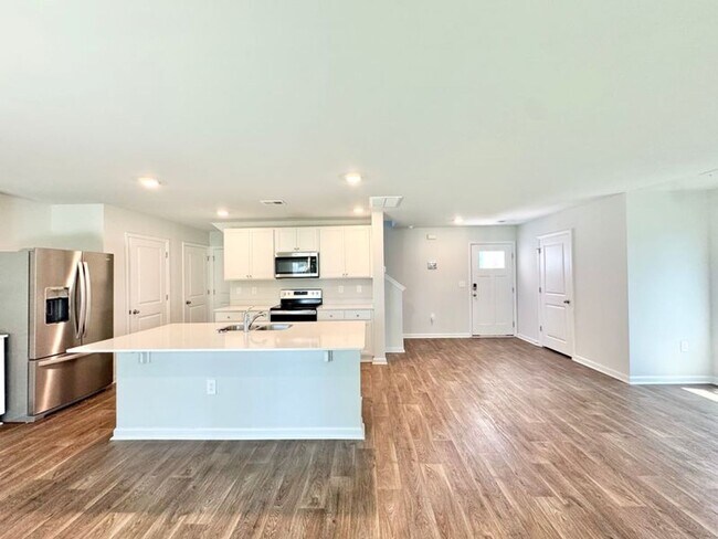 Building Photo - Available NOW!! 4 bedroom 2.5 bath home in RINCON, GA!!!