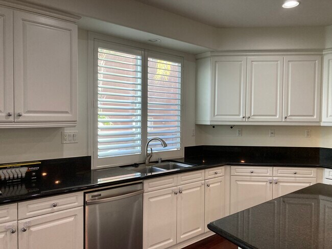 Building Photo - 45374 Willowick St