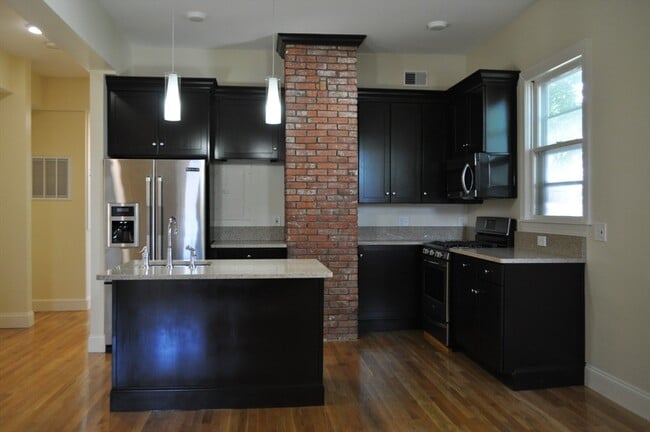 Building Photo - 34 Juniper St
