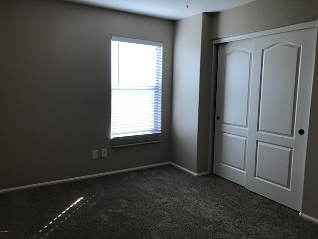 Building Photo - 29252 N Rosewood Dr
