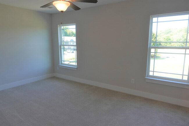 Building Photo - 160 Xander Dr