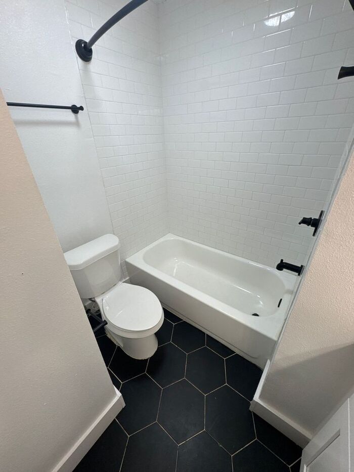 Building Photo - 14306 Vandever St