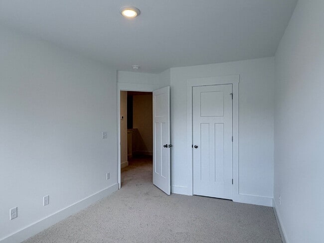 Building Photo - Brand-New 3BR Townhome with Garage in Clayton Crossing