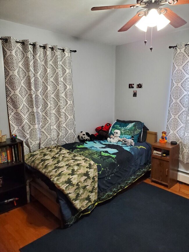 Building Photo - Immaculate 3BR home near parks and trails, eateries and quick highway access