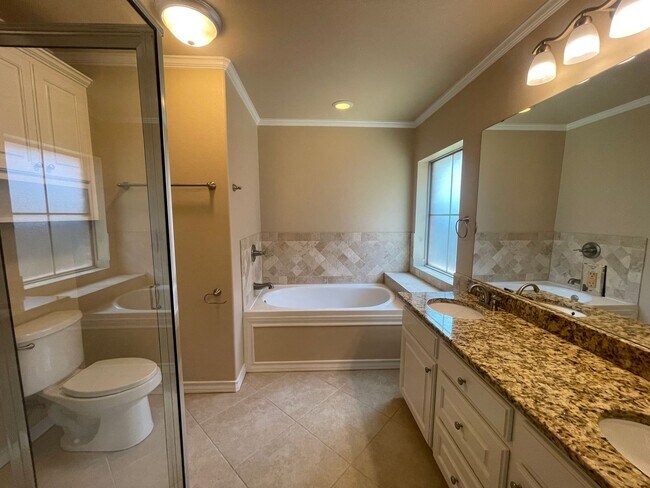 Building Photo - 132 Lola Cir