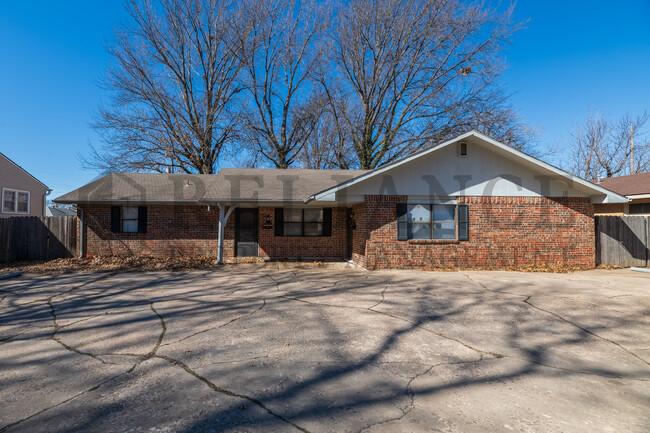 Building Photo - 1819 S Glendale St