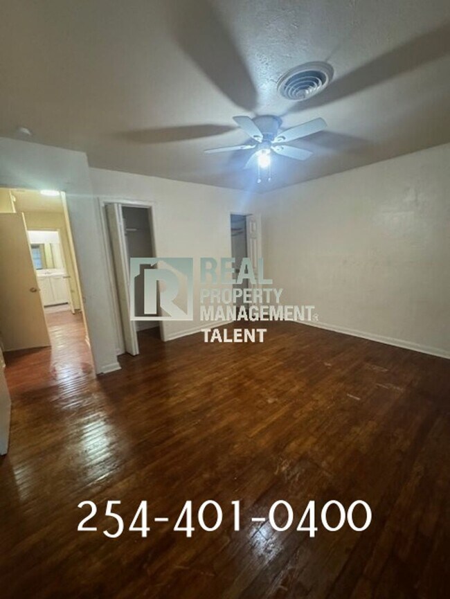 Building Photo - DEAL ALERT! Charming Vintage 3-bedroom, 1-...