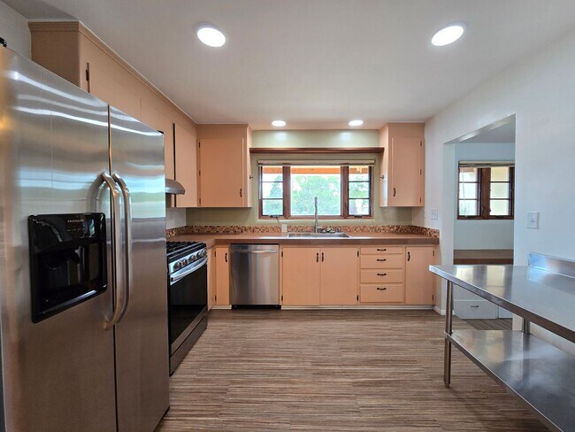 Building Photo - 133 Sereno Dr