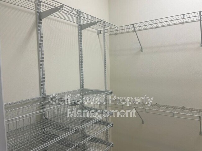 Building Photo - 10485 Crooked Crk Dr