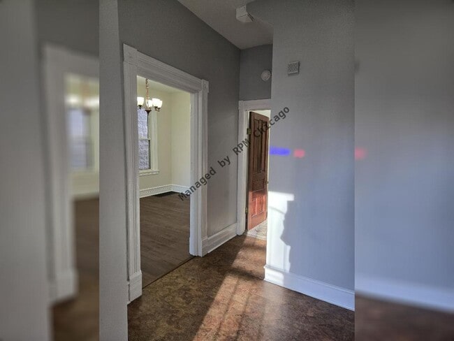 Building Photo - 530 E 45th St