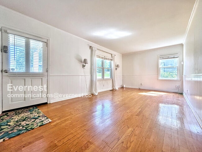 Building Photo - 1807 Dresden Dr NE