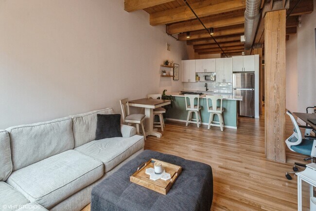 Building Photo - 728 W Jackson Blvd