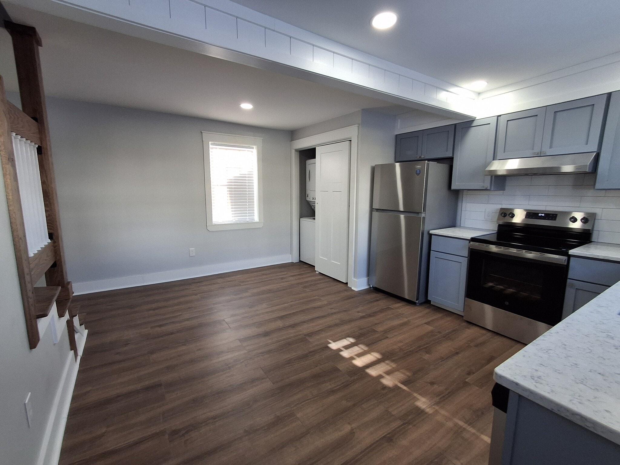 Building Photo - 27 Oak St