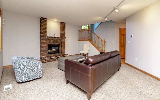 Building Photo - 2709 17th Ave Ct SW